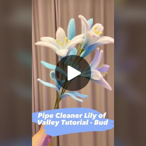 Pipe Cleaner Art, Pipe Cleaner Flowers, Pipe Cleaner, Lily Flower, Flower Tutorial, Diy Flowers, Flower Pot, Flower Pots, Lily