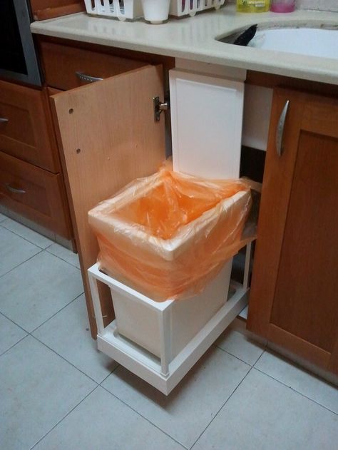 I made this automatic kitchen trash can that opens with the cabinet's door. I used UTRUSTA drawer that is originally for VARIERA trash can. Kitchen Dustbin Ideas, Dustbin Ideas, Kitchen Dustbin, Kitchen Cabinets Upgrade, L Kitchen, Under Kitchen Sink, Trash Storage, Trash Can Cabinet, Kitchen Trash Can