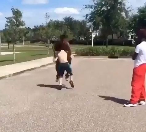 Dance Battle Videos, Fightsssssss Black, School Fightsssssss Kids, Fail Army Videos Funny, Military Humor Videos, Black People, Collage, Tv, Funny