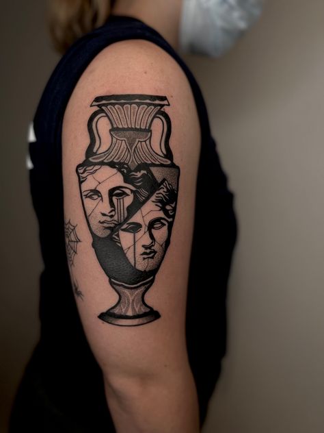 Blackwork tattoo vase athens Roman Vase Tattoo, Cracked Vase Tattoo, Old School Back Tattoo, Amphora Tattoo, Greek Vase Tattoo, Traditional Tattoo Vase, Antique Tattoo, Vase Tattoo, Roman Tattoo