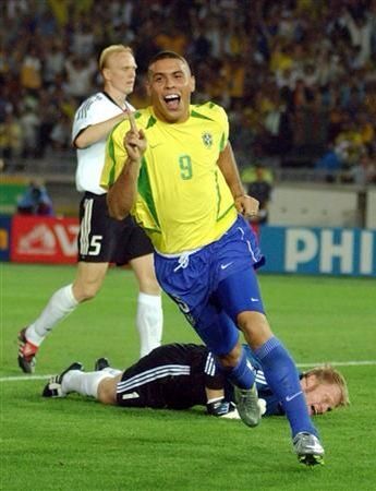 Ronaldo Phenomenon, Ronaldo R9, Ronaldo Brazil, Brazilian Soccer Players, Fifa World Cups, Ronaldo 9, Football Awards, Legends Football, Football Photography