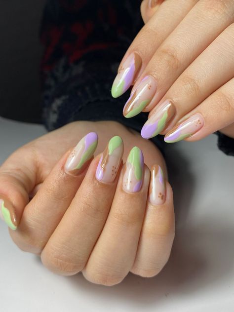 nails inspiration uñas de colores uñas almendras almond nails Lilac And Sage Nails, Pastel Green And Purple Nails, Green And Lilac Nails, Tokyo Nails, Lilac Nails Design, Mani Ideas, Purple Nail Art, Lilac Nails, Cute Spring Nails