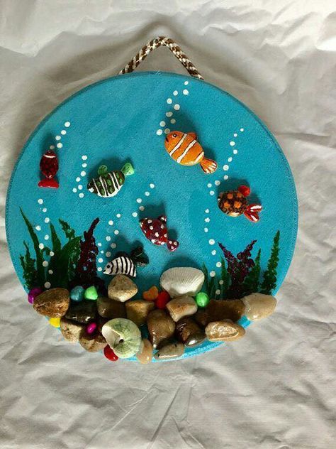 Deco Marine, Art Coquillage, Cd Crafts, Shell Crafts Diy, Rock And Pebbles, Wall Hanging Art, Stone Crafts, Seashell Crafts, Rock Painting Art