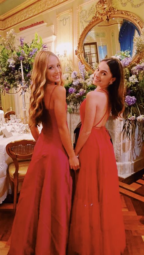 Prom Picture Poses, High School Dance, Prom Poses, Prom Pictures, School Dances, Photography Poses Women, Birthday Photos, Picture Poses, Gossip Girl