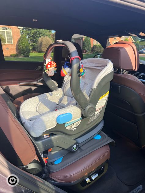 Baby Car Seat Aesthetic, Infant Car Seat, Car Seat Aesthetic, Uppababy Car Seat, Baby Boy Car Seats, Uppababy Mesa, Best Car Seats, Cute Baby Shower Gifts, Boy Car