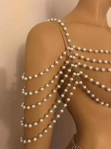 Pearl Shoulder Necklace, Shoulder Jewelry, Shoulder Necklace, Necklace Wedding, Body Chain Jewelry, Body Jewellery, Beaded Bags, Gold Pearl, Chains Jewelry