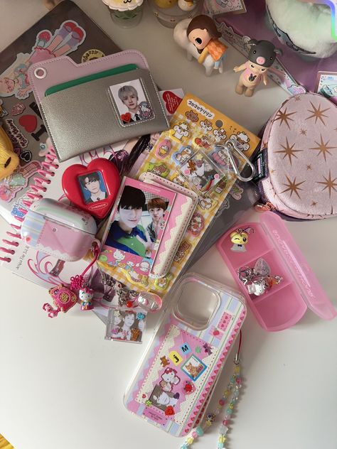 enjoy (@fullsunsan) on X Hello Kitty Junk Phone Case, Kawaii Decoden Phone Case, Gyaru Phone Case, Hello Kitty Junk Case, Kirby Decoden Phone Case, What's In My Bag, Everything I Own, Stylish School Bags, Locker Decorations