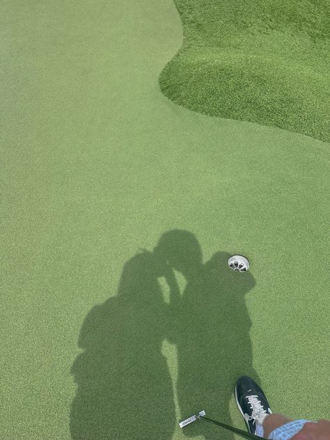 Golf Aethestic, Golf Vision Board, Golf With Boyfriend, Mini Golf Date Aesthetic, Golf Date Aesthetic, Golf Astethic, Mini Golf Photoshoot, Golf Girlfriend Aesthetic, Golf Boy Aesthetic