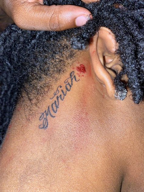 Behind The Neck Tattoos, Name Tattoos On Neck, Boyfriend Name Tattoos, Small Name Tattoo, Name Tattoos For Moms, Forearm Tattoo Quotes, Small Neck Tattoos, Side Neck Tattoo, Tatted Men