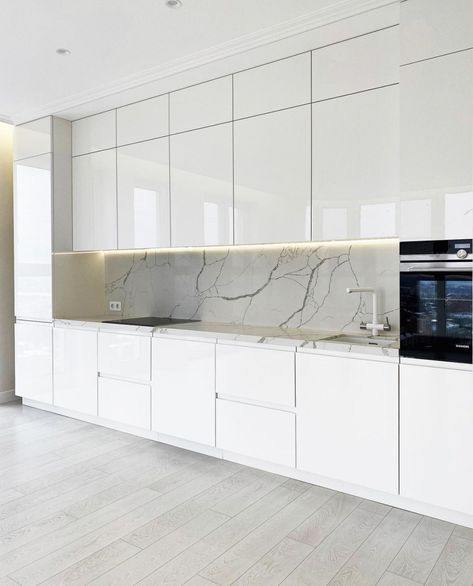 White Kichen Desine Idea Modern, Glossy White Kitchen Cabinets, Kitchen Accessories Design, Kitchen Design Gallery, Kitchen Design Pictures, Kitchen Sink Design, Kitchen Cupboard Designs, Modern Kitchen Cabinet Design, Kitchen Aesthetic