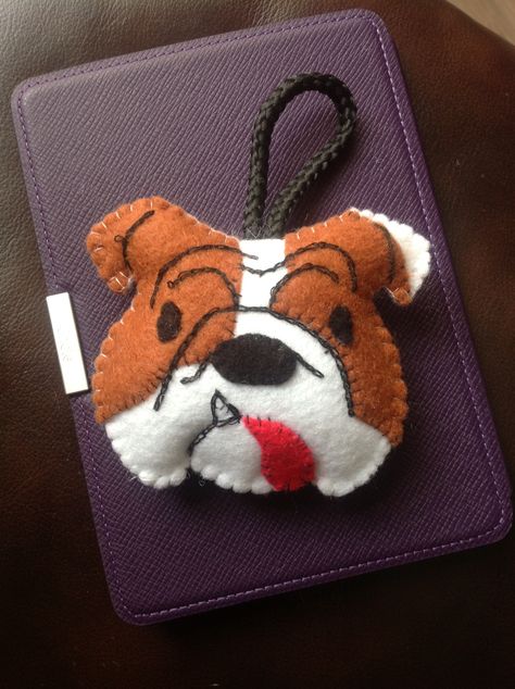 Felt Bulldog. Bulldog Crafts, Dog Felt Ornaments Free Pattern, Bulldog Pattern Sewing, Felt Bulldog, Felt Dogs Ornaments, Bulldog Stuffed Animal, Felt Pillow, Felt Dogs, Dog Crafts