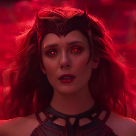 Witch Gif, Scarlet Witch Costume, Olsen Scarlet Witch, Film Characters, Paul Bettany, Elizabeth Olsen Scarlet Witch, Scarlet Witch Marvel, Image Film, Marvel Photo