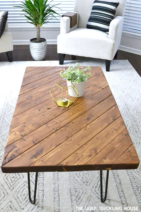 My 15-Minute DIY Coffee Table #diy #2x4 #woodworking #coffeetable #livingroom Hairpin Legs Diy, Hairpin Leg Coffee Table, Diy Hairpin, Coffee Table Inspiration, Coffee Table Plans, Quick Diy, Table Inspiration, Table Diy, Diy Coffee Table