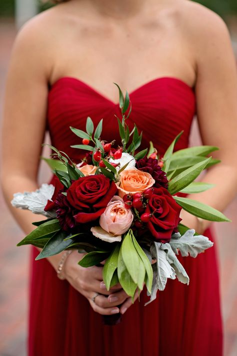 Prom Dress Flowers, Apple Red Wedding, Romantic Red Wedding, Prom Flowers Bouquet, Homecoming Flowers, Small Wedding Bouquets, Flowers To Go, Prom Bouquet, Red Centerpieces