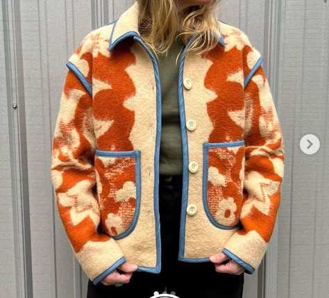 Coat Made From Wool Blanket, Upcycled Wool Blanket Coat, Vintage Blanket Coat, Jacket From Blanket, Coat From Blanket, Diy Blanket Jacket, Winter Sewing Ideas, Blanket Coat Diy, Upcycle Blanket