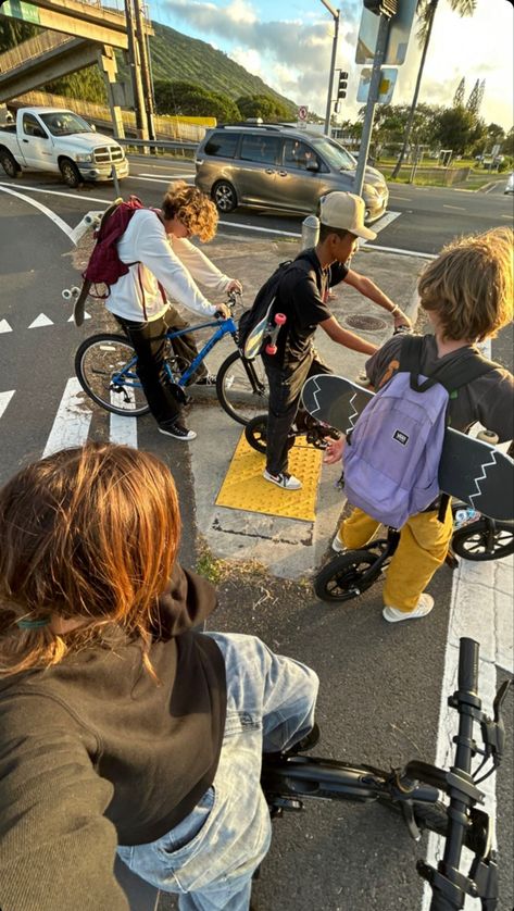 Skater Friend Group, Skate Vibes, Skateboard Aesthetic, Swedish Summer, Friends Pictures, 500 Days, I Need Friends, Skater Aesthetic, Type Shi