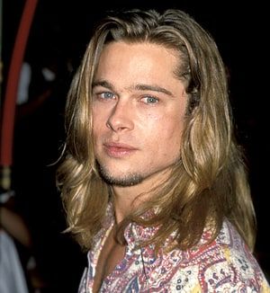 At the True Romance premiere in September 1993, Pitt's blonde locks were long and tousled. Brad Pitt Beard, Brad Pitt Long Hair, Brad Pitt Haircut, Brad Pitt Hair, Man With Long Hair, Caesar Haircut, Brad Pitt Photos, Hair Evolution, Kris Kristofferson