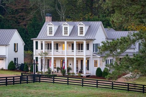 Southern Home Plans, Farmhouse Style House Interior, Detached Garage Ideas, Estilo Charleston, Farmhouse Porches, Farmhouse Front Porch Ideas, Garage To Living Space, House Interior Ideas, Architecture Styles