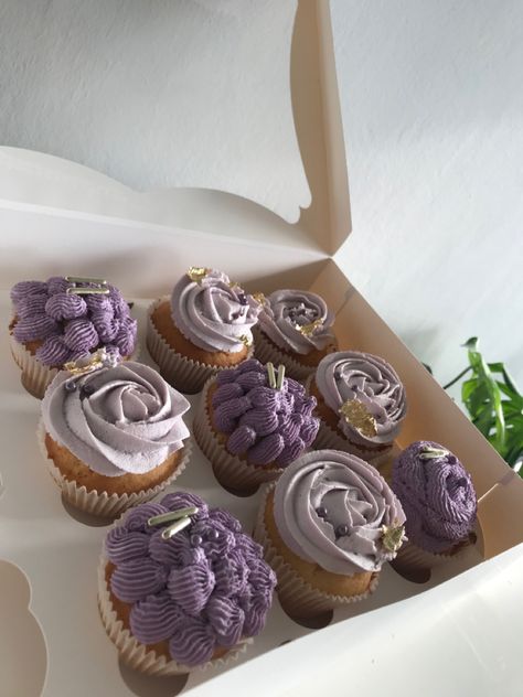 Muffins Purple Muffins, Cupcakes Purple, Cake Models, Muffin Cake, Mini Cupcakes, Muffins, Birthday Cake, Cake, Purple