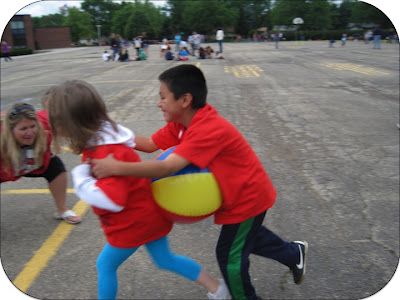 Beach Ball Relay Fun School Wide Events, Field Day Ideas, Elementary School Fun Run, Summer Olympic Games For Kids Field Day, Elementary Field Day, Beach Day 2nd Grade, Camp Carnival, Field Day Activities, Field Day Games