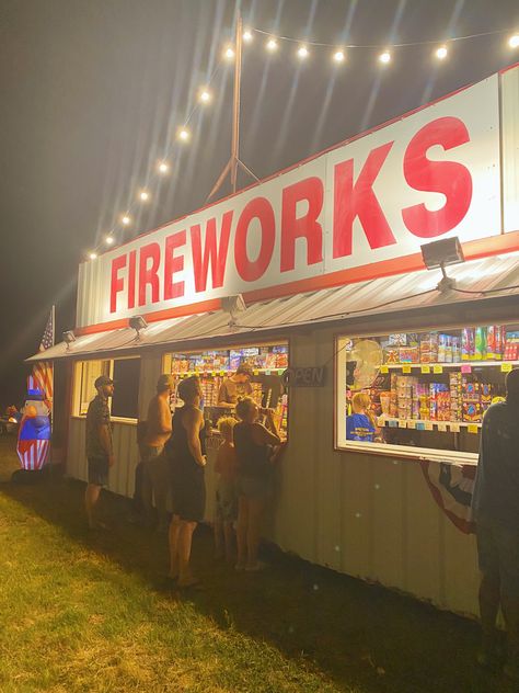 Small Town Fourth Of July, 4th Of July Astetic Photos, July 4 Aesthetic, Forth Of July Aesthetics, 4th July Aesthetic, Fourth Of July Party Aesthetic, Suburban Summer Aesthetic, American Culture Aesthetic, Vintage Fourth Of July Aesthetic