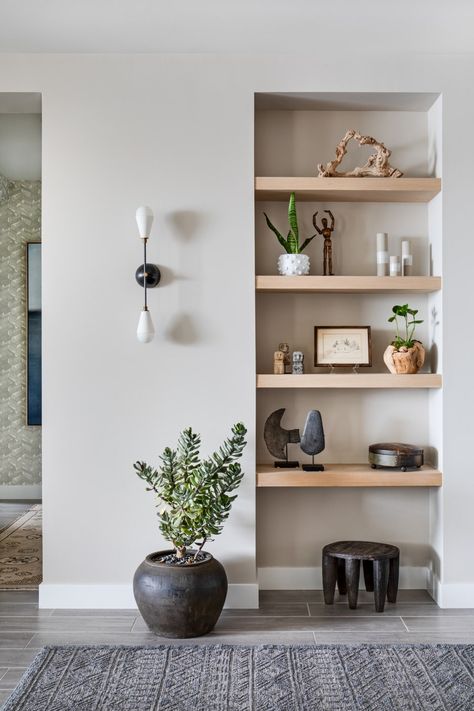 In a Speedy 10 Weeks, Denise Morrison Worked All the Angles of This White-Box Apartment | Architectural Digest Wall Niche Ideas, Recessed Wall Niche, Niche Shelves, Niche Decor, Niche Wall, Recessed Shelves, Wall Niche, Recessed Wall, Living Room Inspo