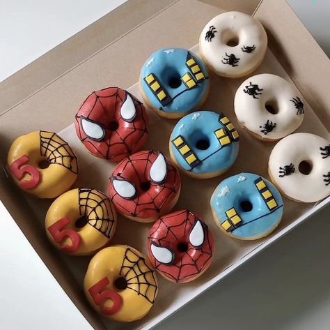 Spiderman Doughnut, Spiderman Donuts Ideas, Maple Iced Donuts, Glazed Sour Cream Donuts, Cake Decorating For Kids, Lemon Glazed Donuts, Donut Party Decorations, Hipster Food, Donut Decorating Ideas