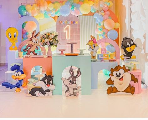 1st Birthday Cartoon Themes, Baby Looney Tunes Baby Shower Theme, Looney Tunes Party Ideas, Looney Tunes Baby Shower Ideas, Baby Looney Tunes Birthday Party, Looney Tunes Party, Gender Reveal Baby Shower Themes, Baby Shower Decorations Neutral, Baby First Birthday Themes