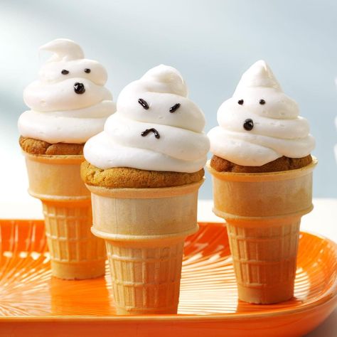 Ghostly Cupcake Cones Cupcake Cones Recipe, Halloween Treats To Make, Cute Halloween Treats, Ghost Cupcakes, Cupcake Cones, Halloween Treats Easy, Ice Cream Cones, Halloween Inspo, Halloween Desserts