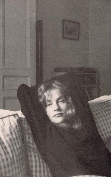 40s Photography, Isabelle Huppert, Henri Cartier Bresson, Candid Photography, 인물 사진, 가을 패션, A Blanket, Photography Inspo, Film Photography