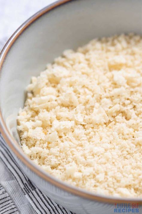 Discover the deliciousness of homemade panko bread crumbs! It's easy to make your own fluffy breadcrumbs to use in all your favorite dishes. Panko Bread Crumbs Recipe, Homemade Panko, Panko Recipes, Easy Yeast Rolls, Bread Crumbs Recipe, Diy Mixes, Cornbread Easy, Cooking Substitutions, Tasty Bread Recipe