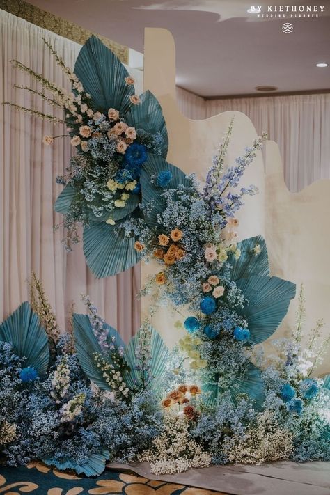 Corporate Events Decoration, Wedding Backdrop Design, Wedding Backdrop Decorations, Wedding Design Decoration, Wedding Decor Style, Carpet Looks, Garden Art Sculptures Diy, Paper Flower Backdrop, Wedding Stage Decorations