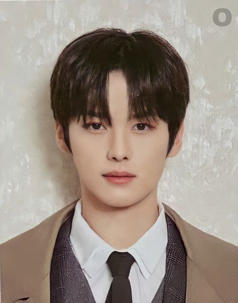 Fay. on Twitter: "LOVESTAY ID PICTURES HD SCANS ❣ [ For wallpaper and journal purposes only! ] CREDITS TO THE RIGHTFUL OWNER… " Lee Min Ho Birthday, Id Photos, Skz Lee Know, Thread Photo, Photo Scan, Yearbook Photos, Id Photo, Lee Know Stray Kids, For Wallpaper