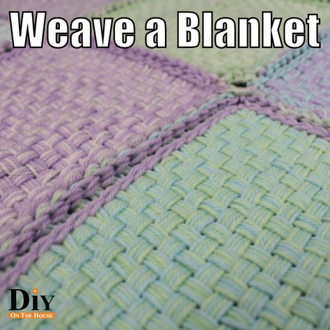 Great way to weave a blanket using a small pin loom. This makes a great weaving project! #diyonthehouse Pin Loom Weaving Blankets, Square Loom Weaving, Peg Loom Weaving Projects, Weave A Blanket, Peg Looms, Loom Blanket, Pin Weaving, Pin Loom, Weaving Loom Diy