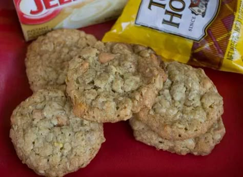 oatmeal-cookies-pudding Oatmeal Cookie Dough, Oatmeal Scotchies, Oatmeal Butterscotch Cookies, Low Calorie Snack, Pudding Cookies Recipes, Cookies Pudding, The Best Oatmeal, Chocolate Chip Pudding, Best Oatmeal Cookies