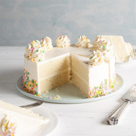 41 Amazing Layer Cake Recipes Vanilla Icing Recipe, Icing Recipe For Cake, Vanilla Cake Frosting, Speciality Cakes, Easy Vanilla Cake, Red Birthday Cake, Delish Cakes, French Vanilla Cake, Nurse Cake