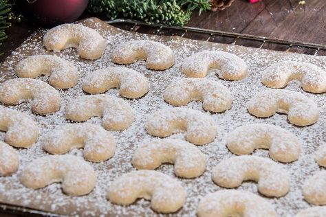 Sand Tarts Old Fashioned, Sandtart Cookies Recipe, Sand Tarts Cookies Recipe, Sand Cookies Recipe, Sand Tart Cookies, Butter Ball Cookies Recipe, Xmas Snacks, Butterball Recipe, Russian Tea Cakes Recipe