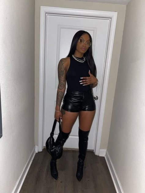 Leather Shorts Outfit, Black Boots Outfit, Club Outfits For Women, Dressy Casual Outfits, Club Fits, Cute Birthday Outfits, Concert Outfits, Birthday Outfits