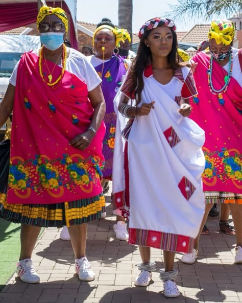 Tsonga Brides on Instagram: “🎈HAPPY HERITAGE DAY🎈 Makoti: @ikhethiweintombenhle Dress by : @tsongabrides…” Traditional Tsonga Wedding Dresses, Tsonga Traditional Dresses Weddings, Tsonga Dresses, Tsonga Traditional Attire, Happy Heritage Day, Tsonga Traditional Dresses, Sepedi Traditional Attire, 2025 Bride, Heritage Day