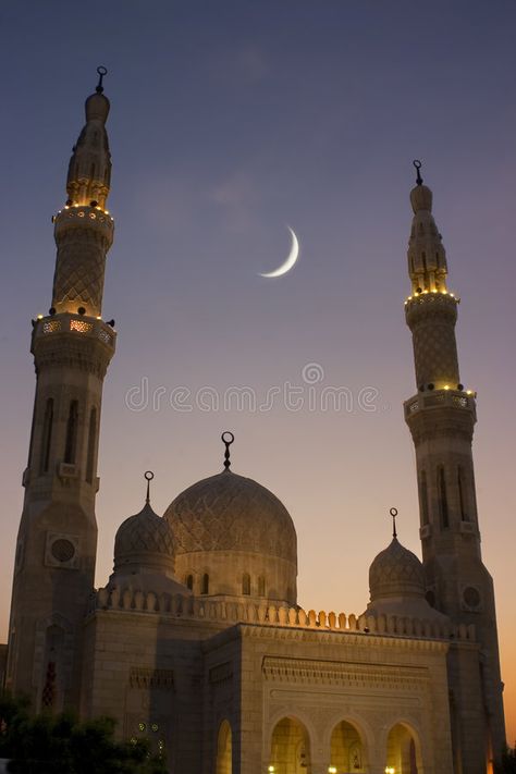 Ramadan mosque. Jumeirah mosque (Dubai) at sunset with a crescent moon , #Sponsored, #Jumeirah, #mosque, #Ramadan, #Dubai, #moon #ad Islam Moon, Jumeirah Mosque, Insta Backgrounds, Arabian Nights Aesthetic, Ramadan Mosque, Mekka Islam, Iphone Dynamic Wallpaper, Mosque Art, Islamic Art Canvas