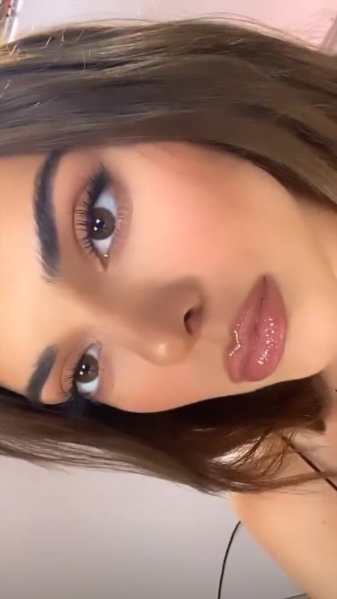 Kendall Jenner Eyebrows, Kendall Jenner Pics, Kendall Jenner Body, Fresh Makeup Look, Kendall Jenner Face, Kendall Jenner Makeup, Kendall Style, Formal Makeup, Creative Makeup Looks