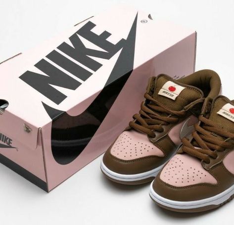 Girls Shoes Teenage, Nike Dunk Low Sp, Glass Shoes, Trendy Shoes Sneakers, Dr Shoes, Nike Shoes Girls, Pretty Shoes Sneakers, Shoe Wishlist, Fresh Shoes