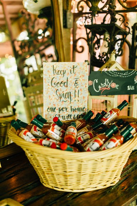 Hot Sauce Wedding, Spice Wedding Favors, Hot Sauce Wedding Favors, Hot Sauce Favors, Mulling Spices, Wedding Thanks, Wedding Gifts For Guests, Couple Shower, Jar Gifts