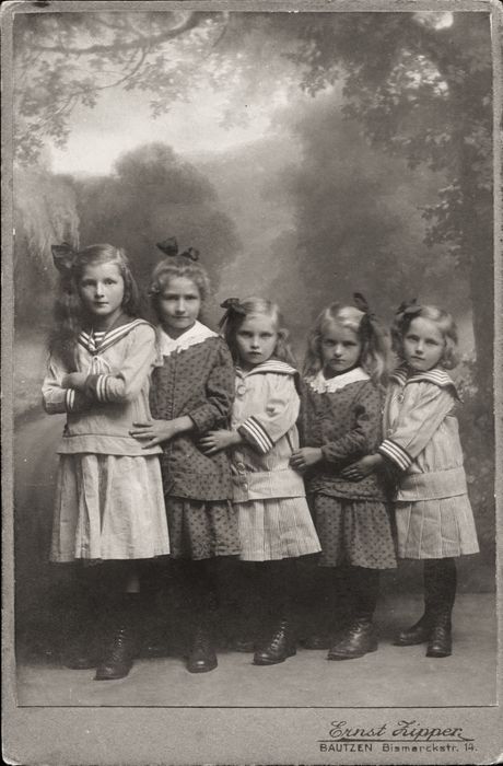 This is very interesting to me...look like sisters, two different cloths. Love it! Vintage Children Photos, Portrait Vintage, Victorian Photos, Old Photography, Images Vintage, Old Photographs, Photo Vintage, Vintage Portraits, Antique Photos