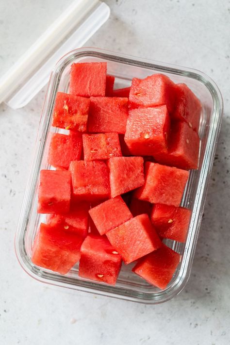 Freeze Watermelon, Cucumber Dip Recipe, Watermelon Hacks, Ww Deserts, Watermelon Cubes, Watermelon Sticks, Cut A Watermelon, Watermelon Smoothie Recipes, Holiday Meal Planning