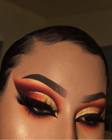 Eyeliner Wings, Maquillage Yeux Cut Crease, Eyeshadow Eyebrows, Make Up Designs, Make Up Gold, Drag Make-up, Best Eyeshadow Palette, Dramatic Eye Makeup, Perfect Eyeliner