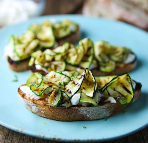 Grilled Marinated Zucchini Stracciatella Crostini is an easy peasy appetizer that everyone will love! Marinated Zucchini, Pasta Queen, Vegetarian Starters, Grill Sandwich, Ham Salad, Chickpea Recipes, Dinner Party Recipes, Food Photographer, Vegetarian Recipes Healthy