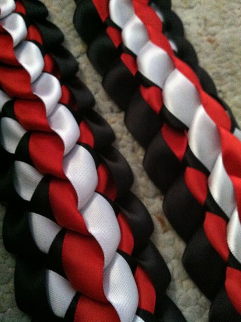 Graduation Leis Diy Ribbons, Graduation Leis Diy, Graduation Money Lei, Candy Lei, Ribbon Braids, Diy Graduation Gifts, Ribbon Lei, Graduation Money, Homecoming Mums Diy