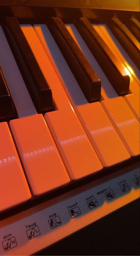 aesthetic late night sunset piano playing Orange Piano Aesthetic, Orange Music Aesthetic, Orange Aesthetic Music, Piano Sunset, Orange Piano, Aesthetic Late Night, Apple Pomegranate, Piano Aesthetic, Night Sunset