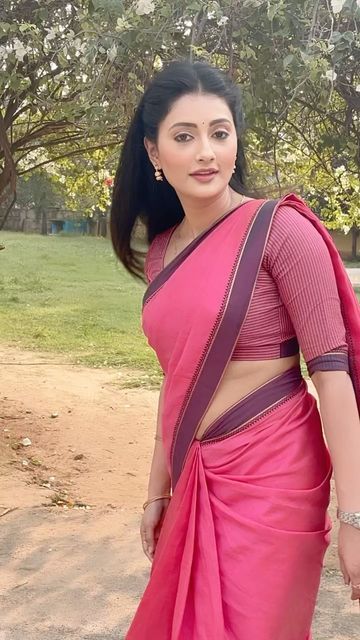 Debjani Modak Pics, Debjani Modak Saree, Debjani Modak, Beauty Crush, Serial Actress, Set Saree, Beautiful Dresses Short, Red Saree, October 29